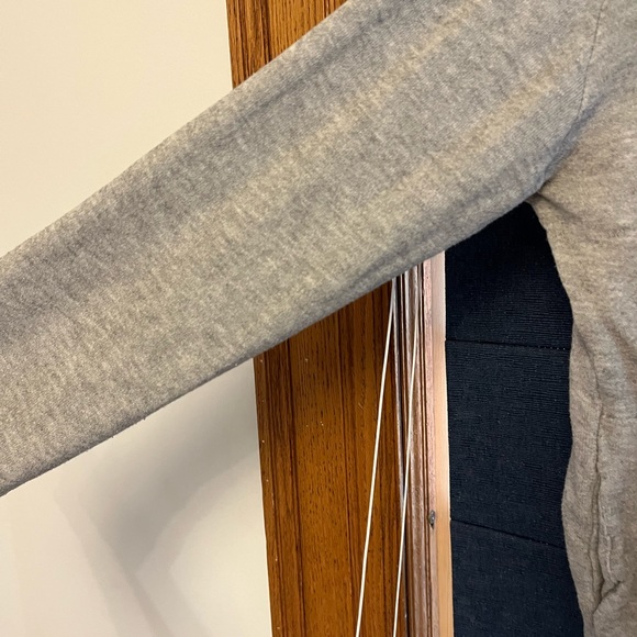 Hatch sweatshirt—great for maternity and after!! - Picture 4 of 7